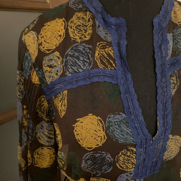 BCBG Silk Sheer Geometric Blouse with Balloon Sleeves and Lace Trim size S - Picture 10 of 11